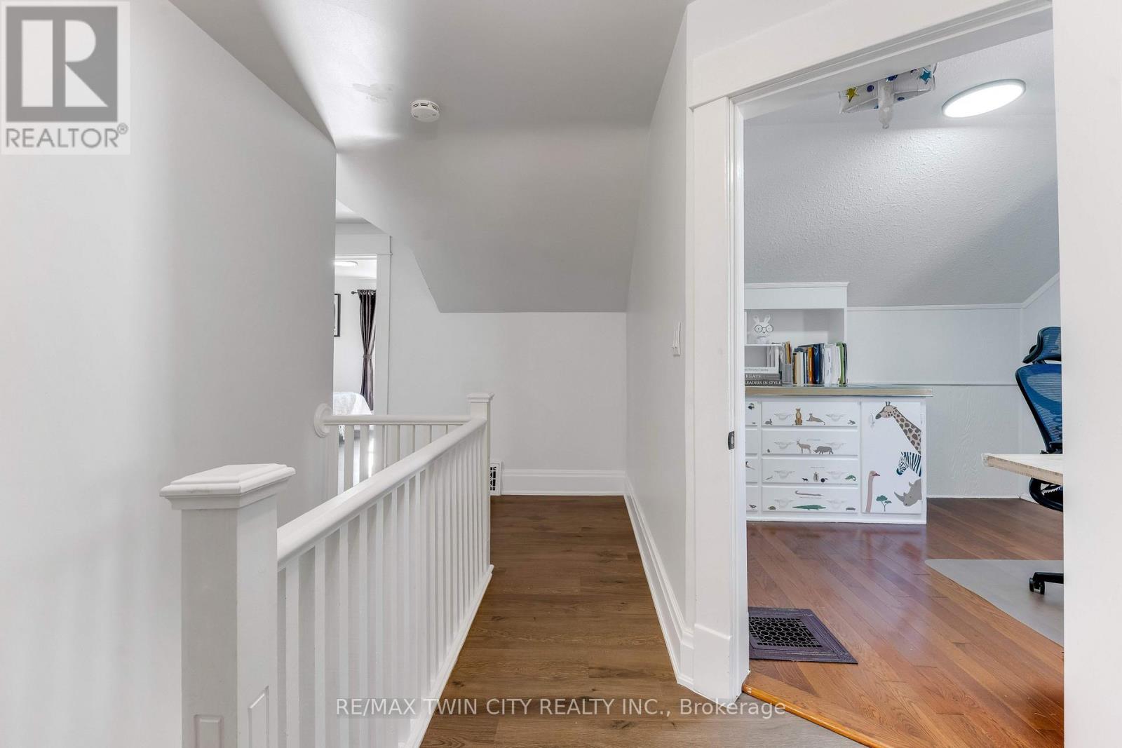 116 VICTORIA AVENUE - 21