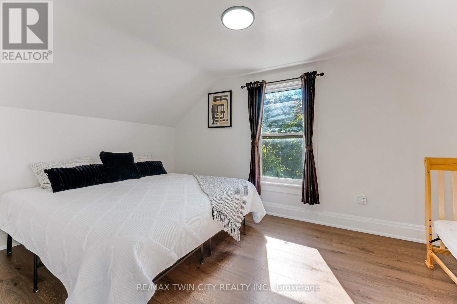 116 VICTORIA AVENUE - 26