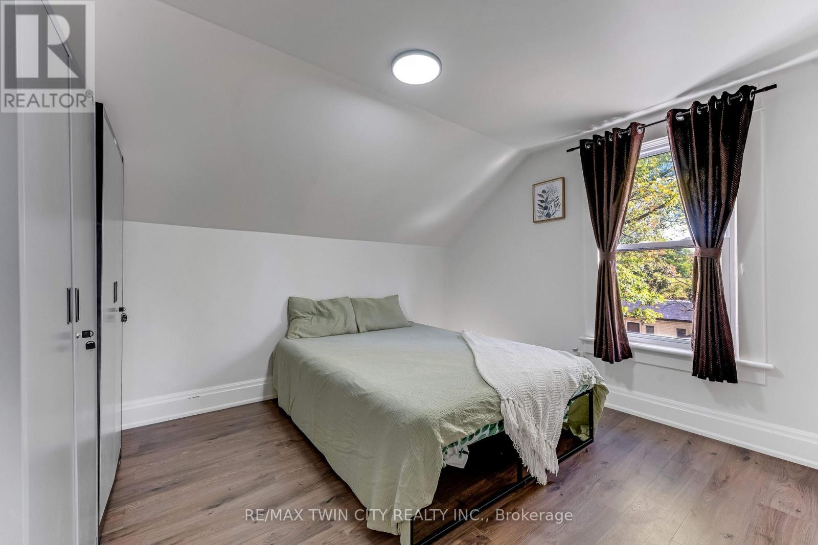 116 VICTORIA AVENUE - 29