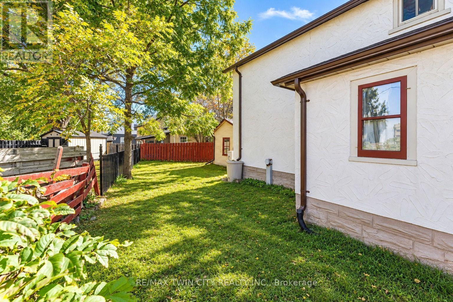 116 VICTORIA AVENUE - 32