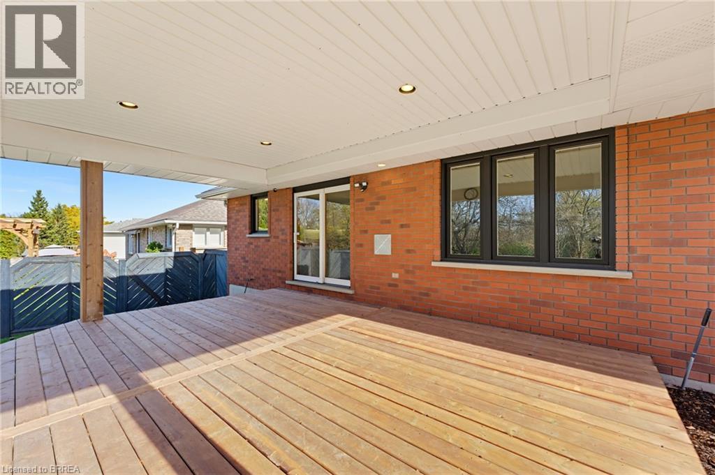 12 MACBRIDE Court, Brantford — photo 2