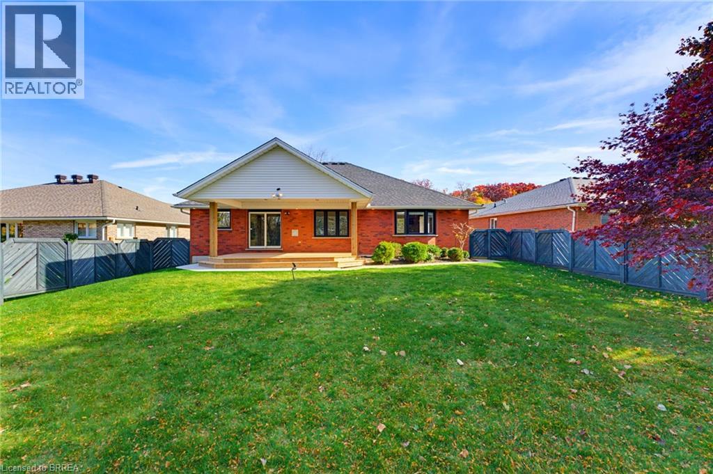 12 MACBRIDE Court, Brantford