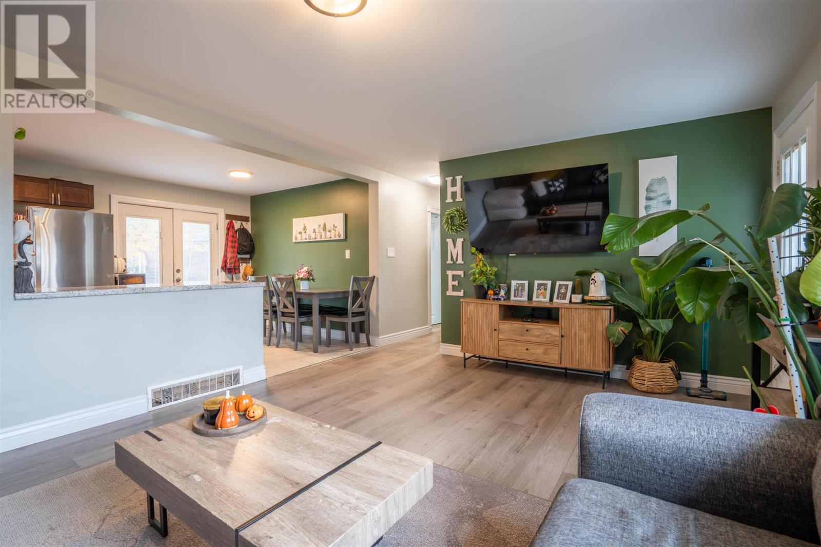 65 Anna ST - 9