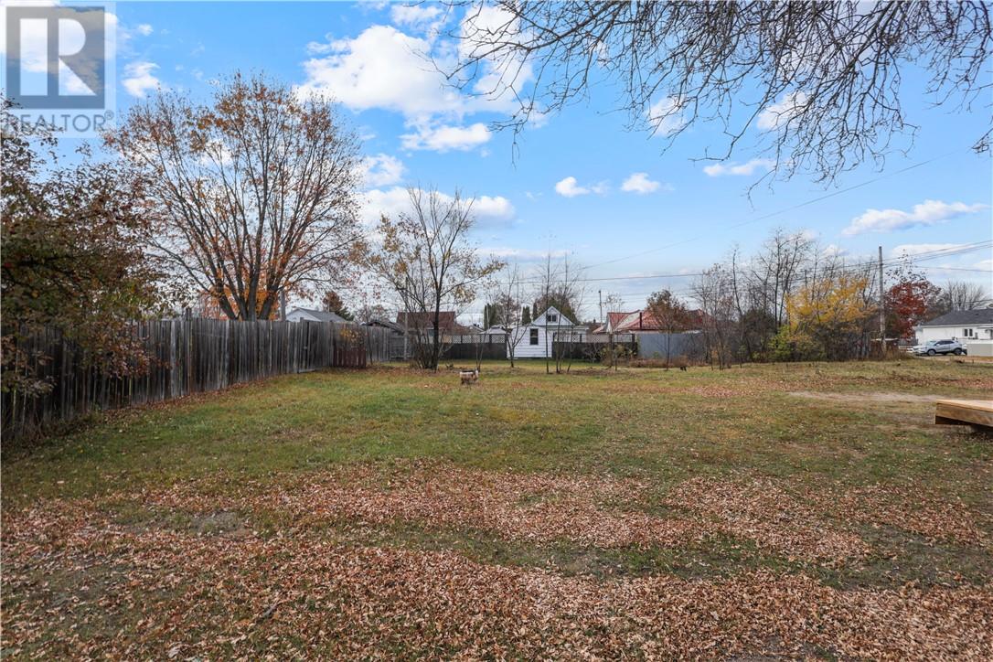 576 AVERY Street, Espanola — photo 11