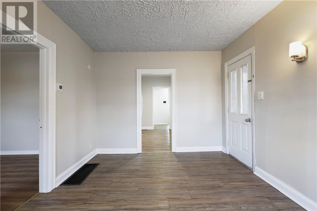 576 AVERY Street, Espanola — photo 12