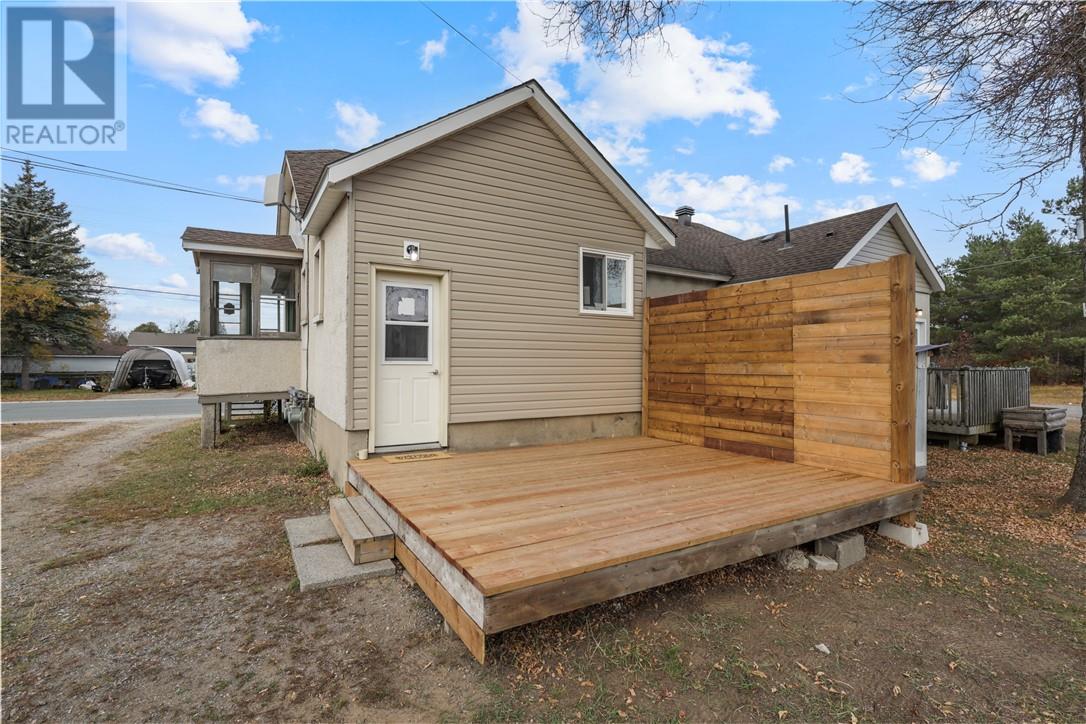 576 AVERY Street, Espanola — photo 7