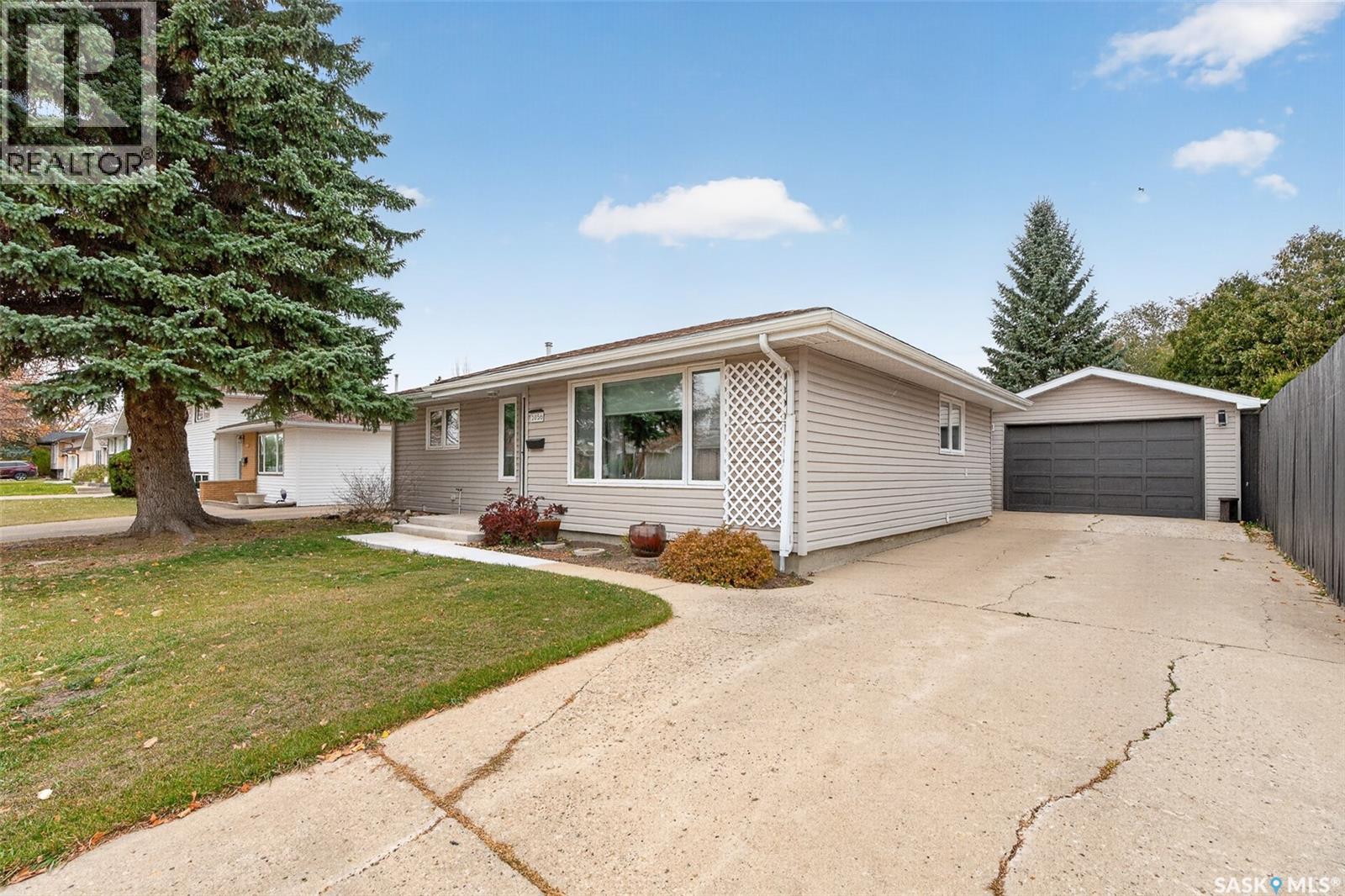 1056 Simcoe STREET, Moose Jaw — photo 2