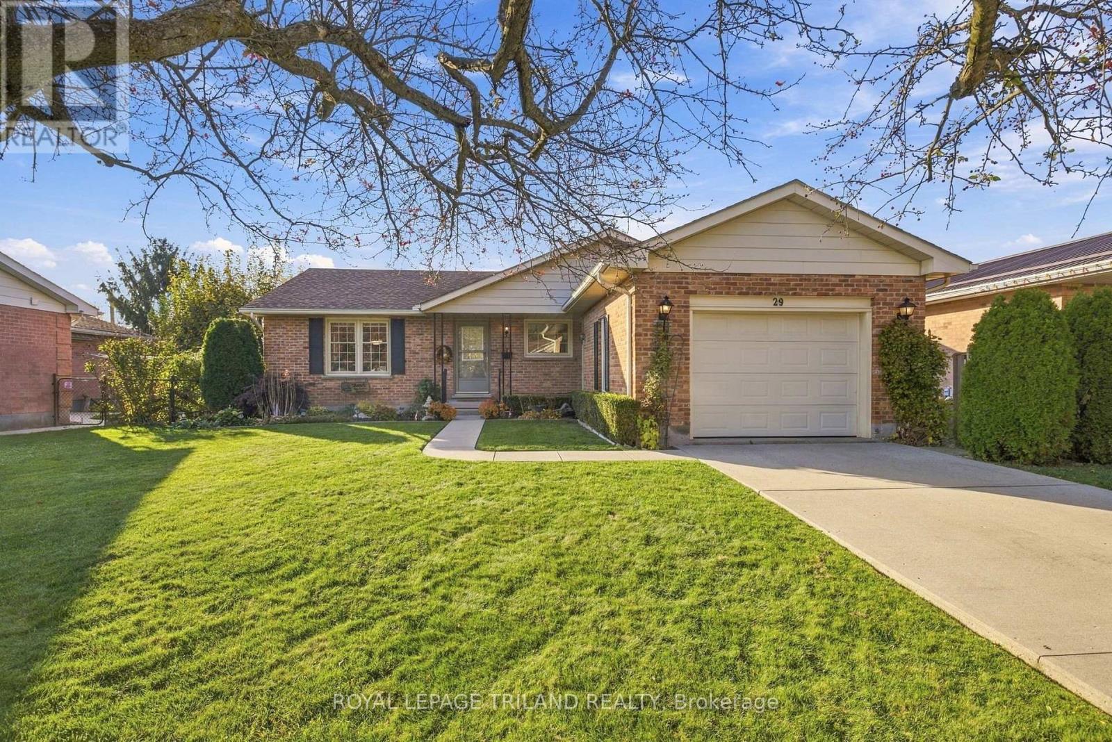 29 LUTON CRESCENT, St. Thomas — photo 2