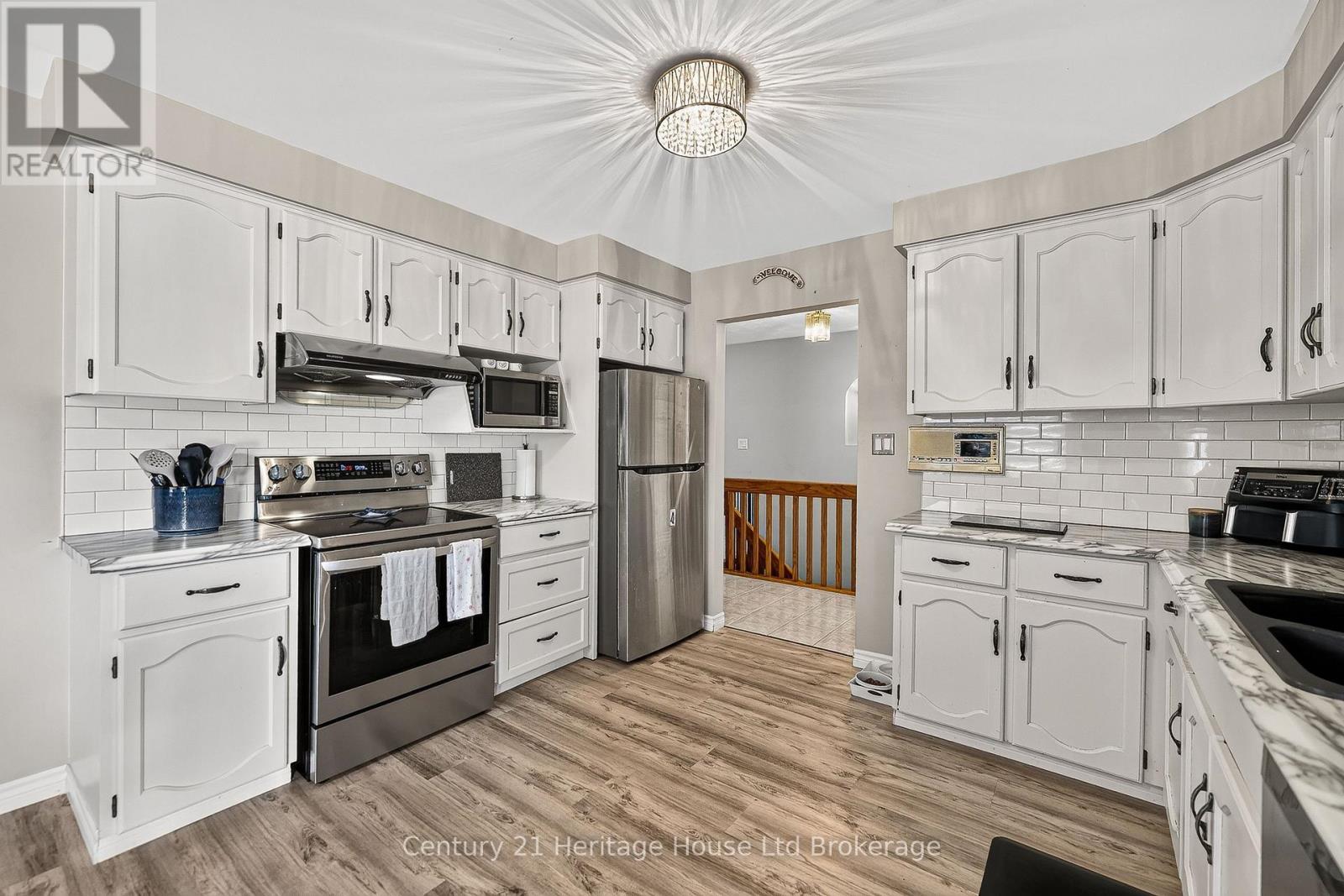 1079 PEARSON DRIVE, Woodstock (Woodstock - North) — photo 2