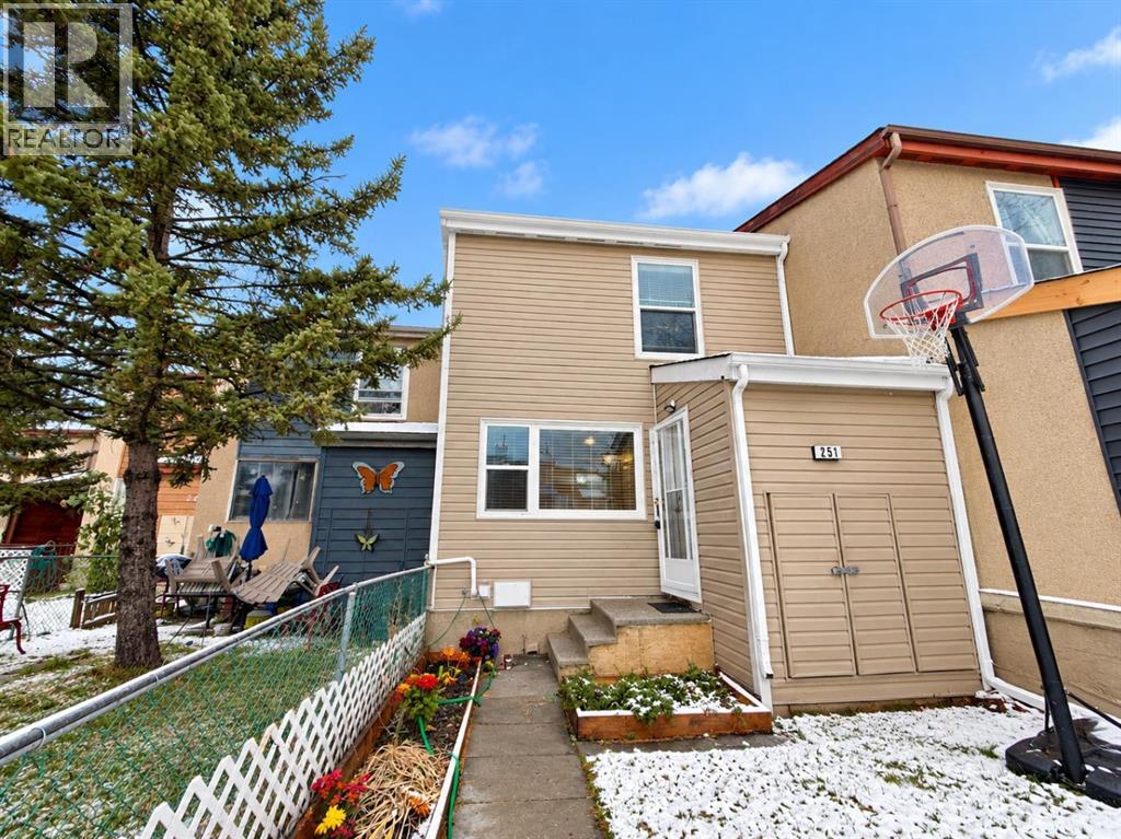 251 Pensville Close SE, Calgary