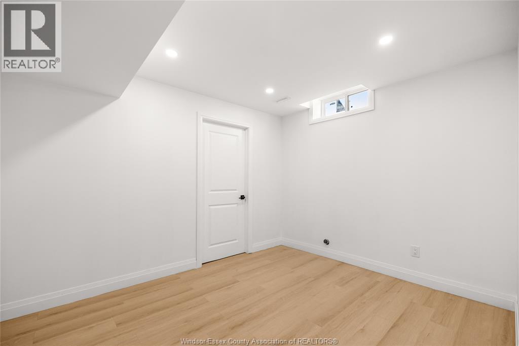 1397 BARKLEY AVENUE, Windsor — photo 8
