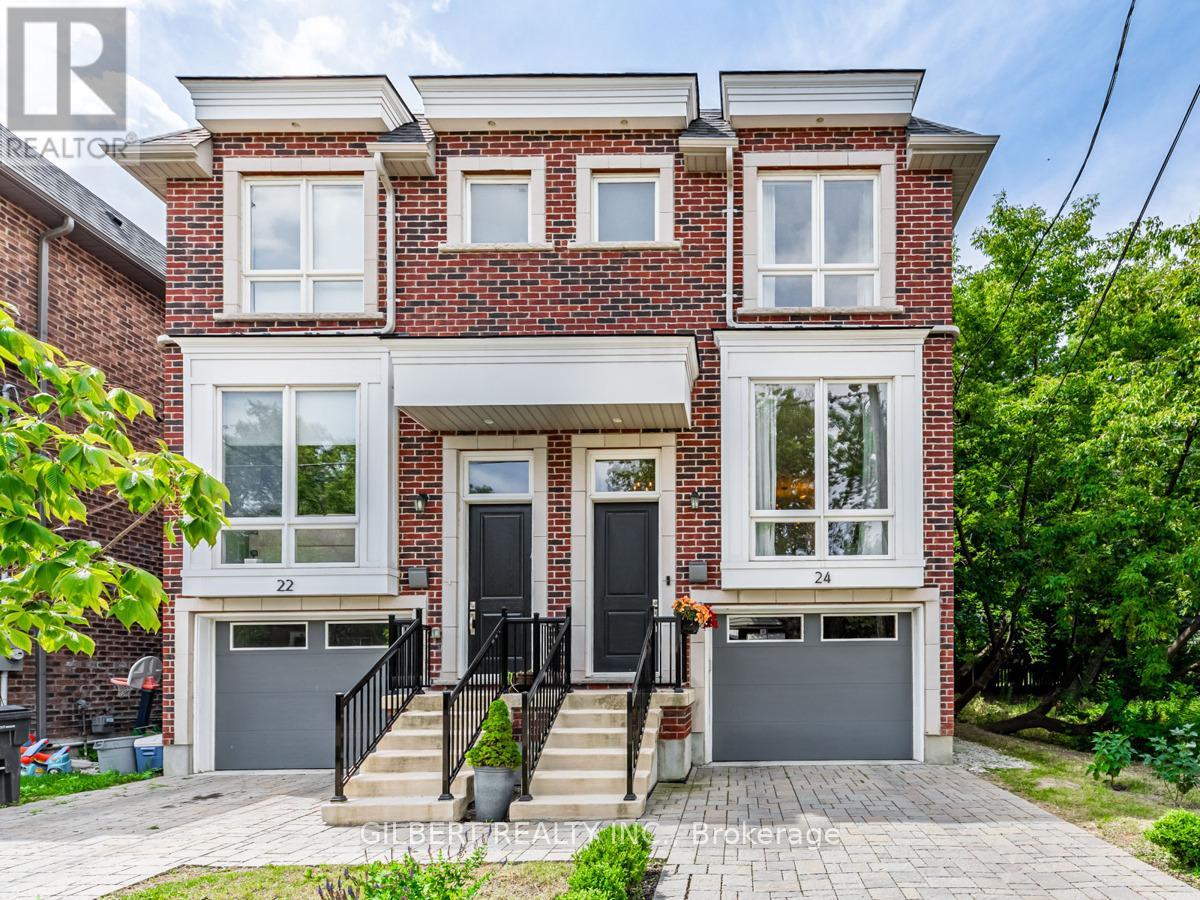 24 CARHARTT STREET, Toronto (Englemount-Lawrence)
