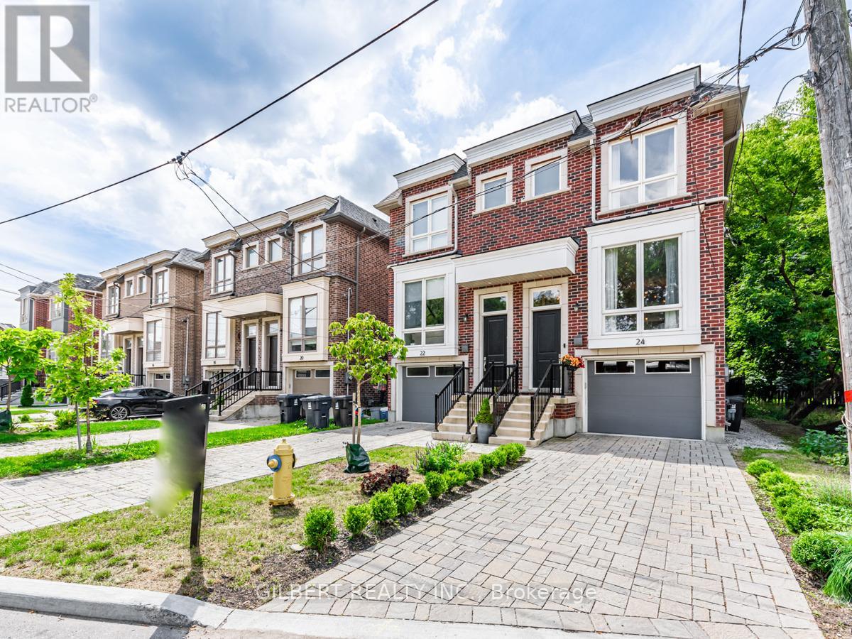 24 CARHARTT STREET, Toronto (Englemount-Lawrence) — photo 2