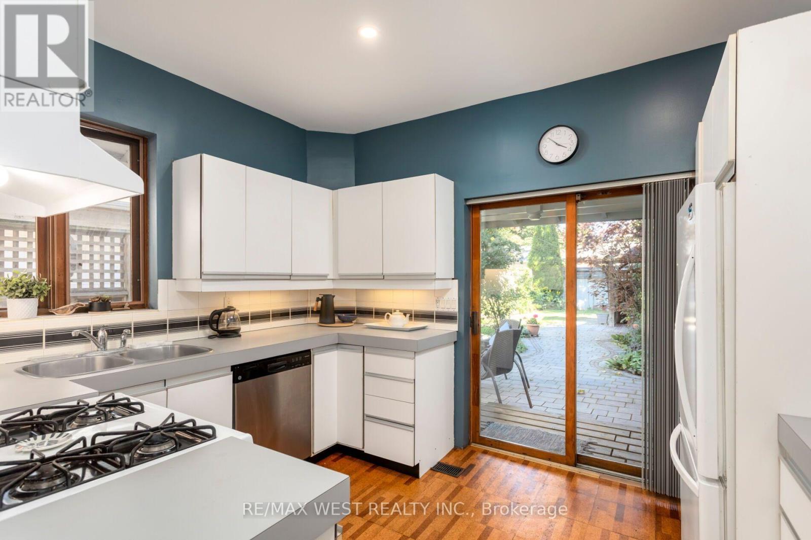195 DUNN AVENUE - 14