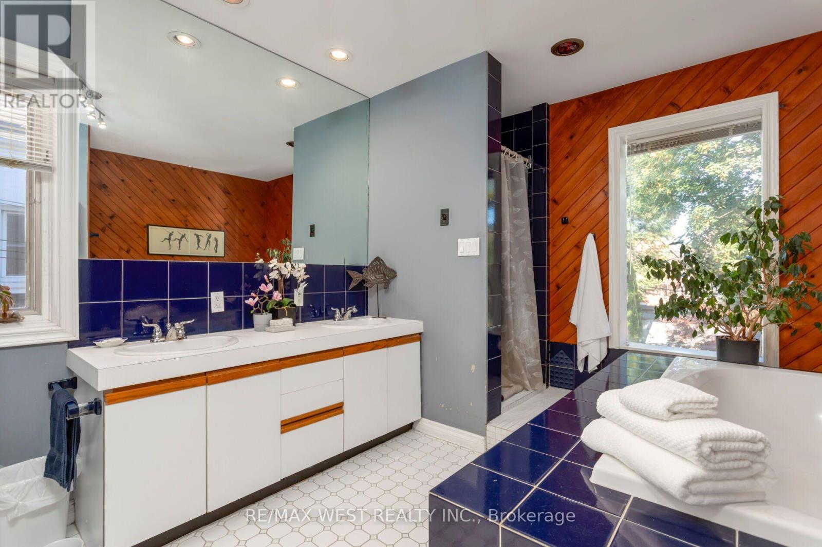 195 DUNN AVENUE - 23