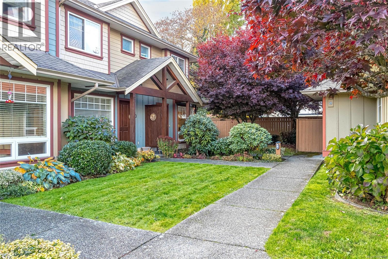 9 2528 Alexander St — photo 1