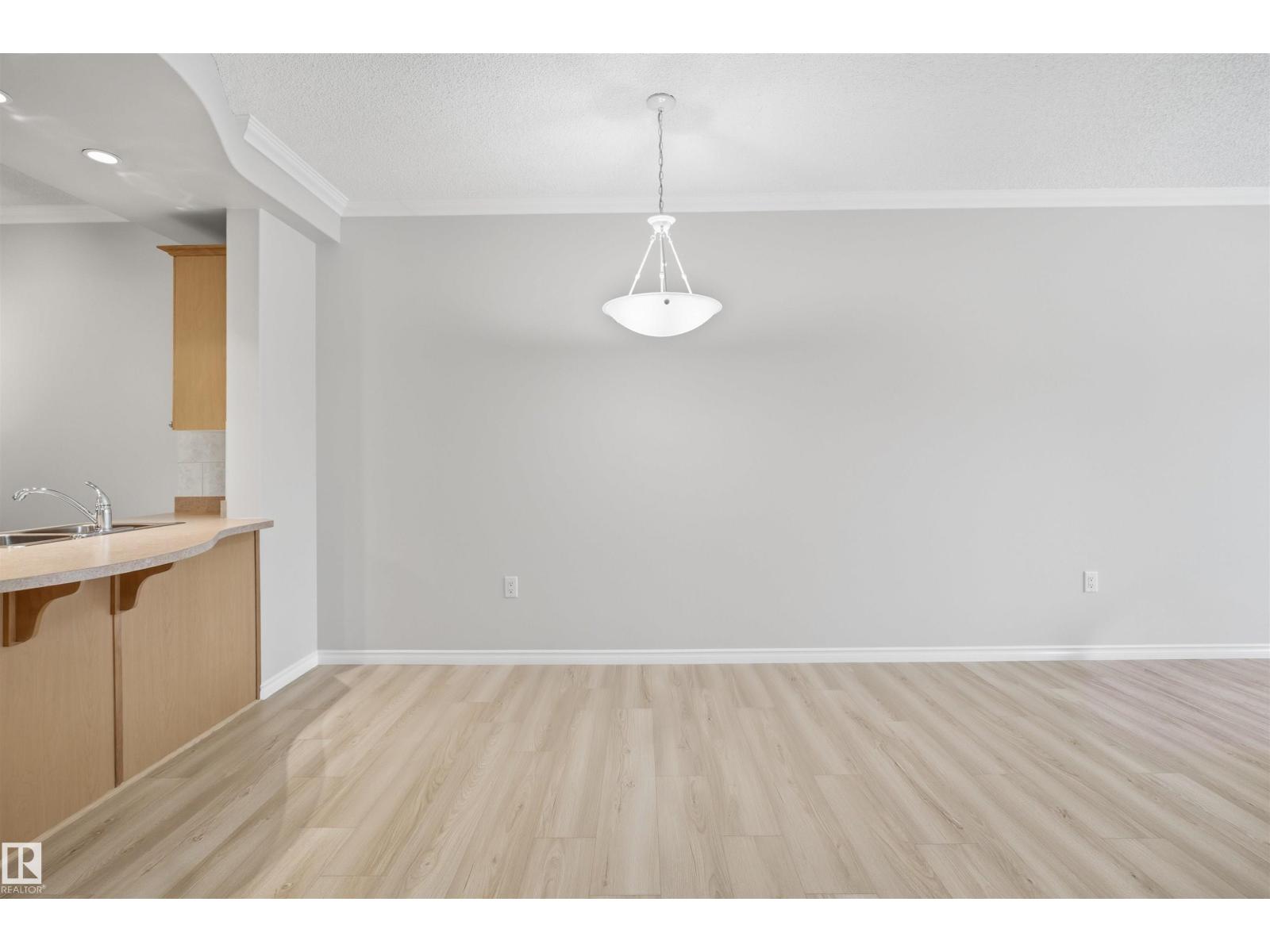 Property photograph 9 for MLS E4514682