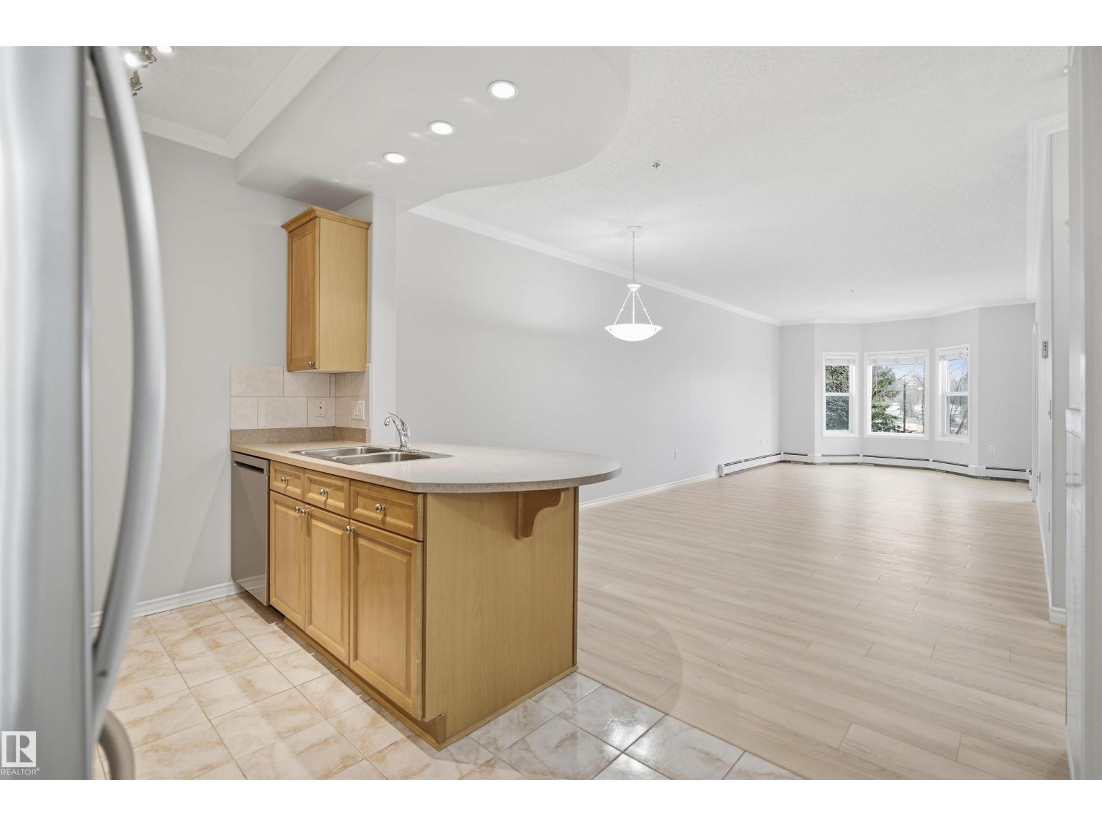Property photograph 5 for MLS E4514682