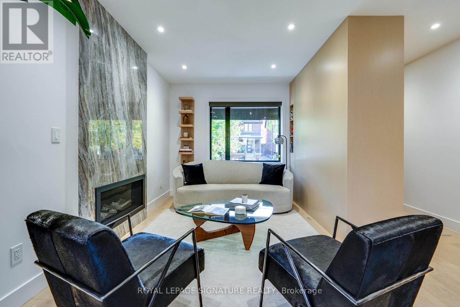 182 BEATRICE STREET - 3
