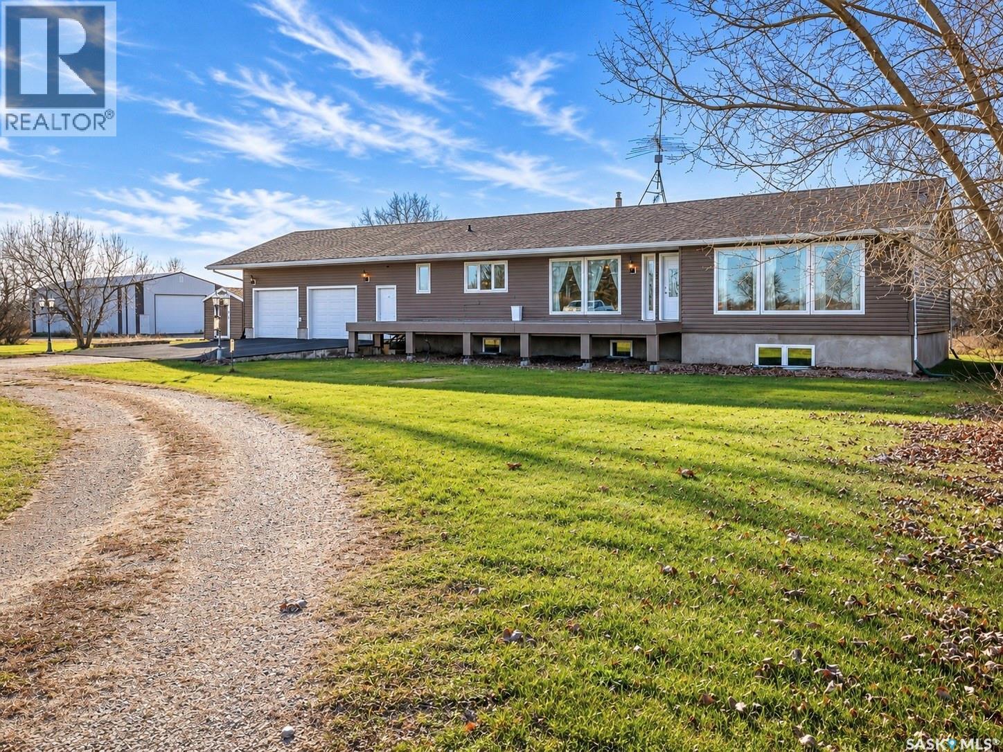 Outlook Acreage, Outlook