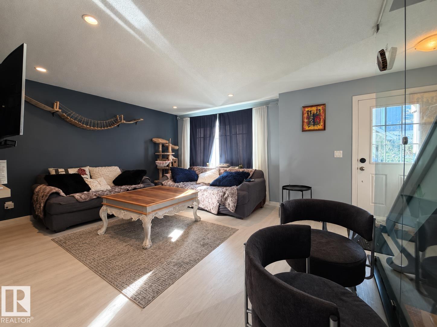 Property photograph 3 for MLS E4514585