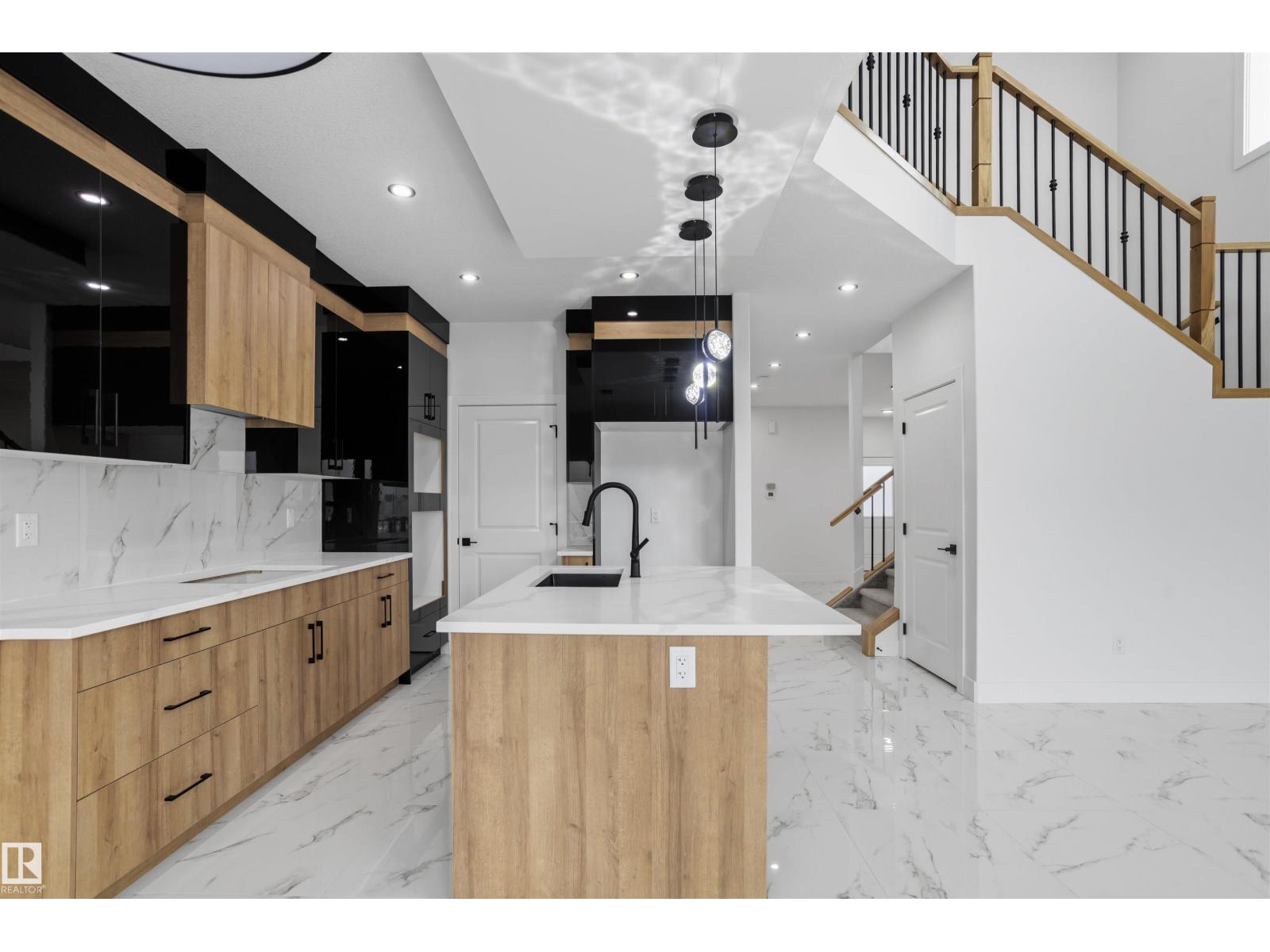 Property photograph 16 for MLS E4514625