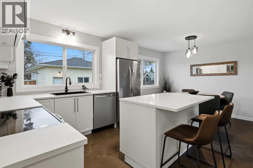 Listing photo – 5223 50 Street, Lacombe