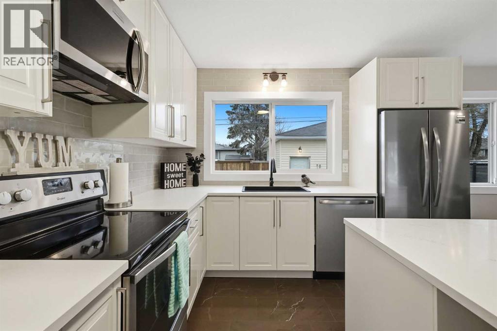 Listing photo – 5223 50 Street, Lacombe
