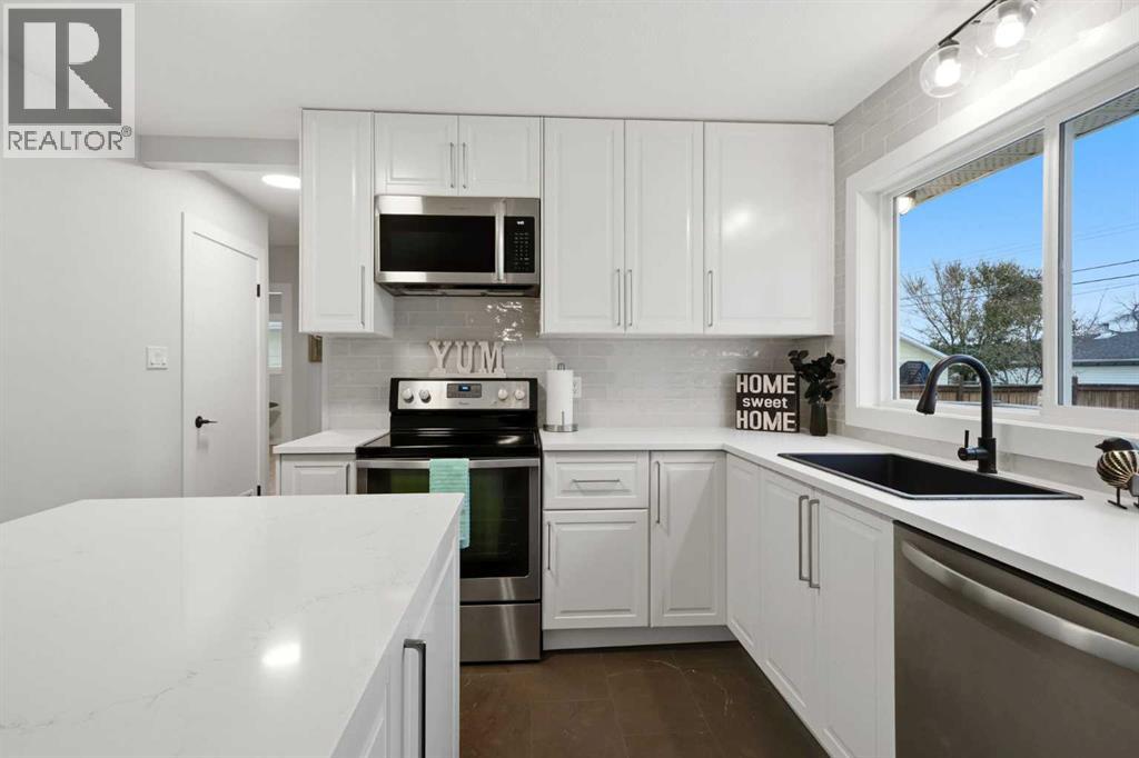 Listing photo – 5223 50 Street, Lacombe