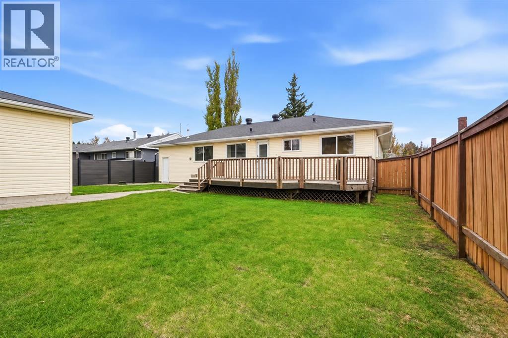 Listing photo – 5223 50 Street, Lacombe