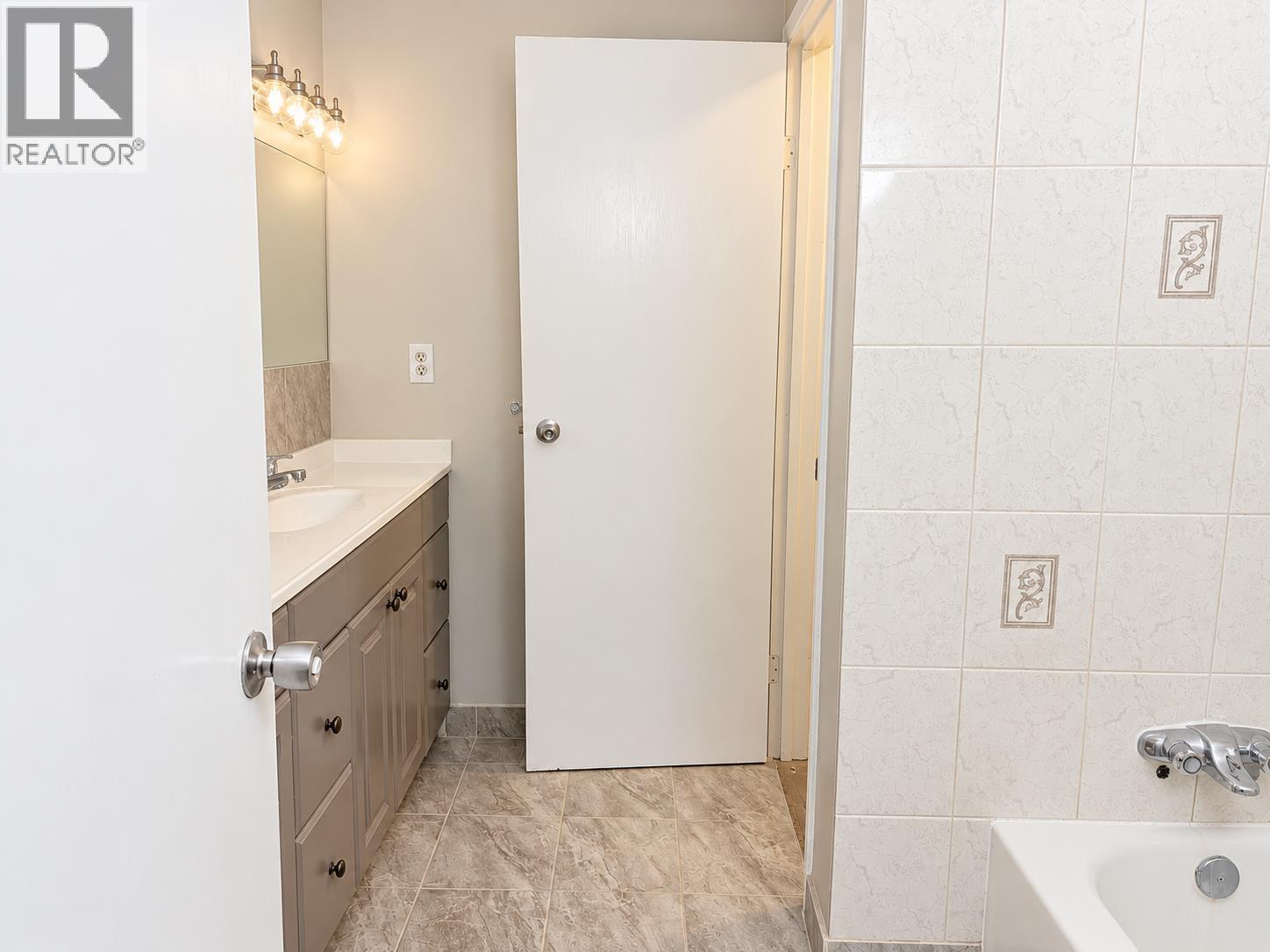 65 1930 Cedar Village Crescent, North Vancouver — photo 16