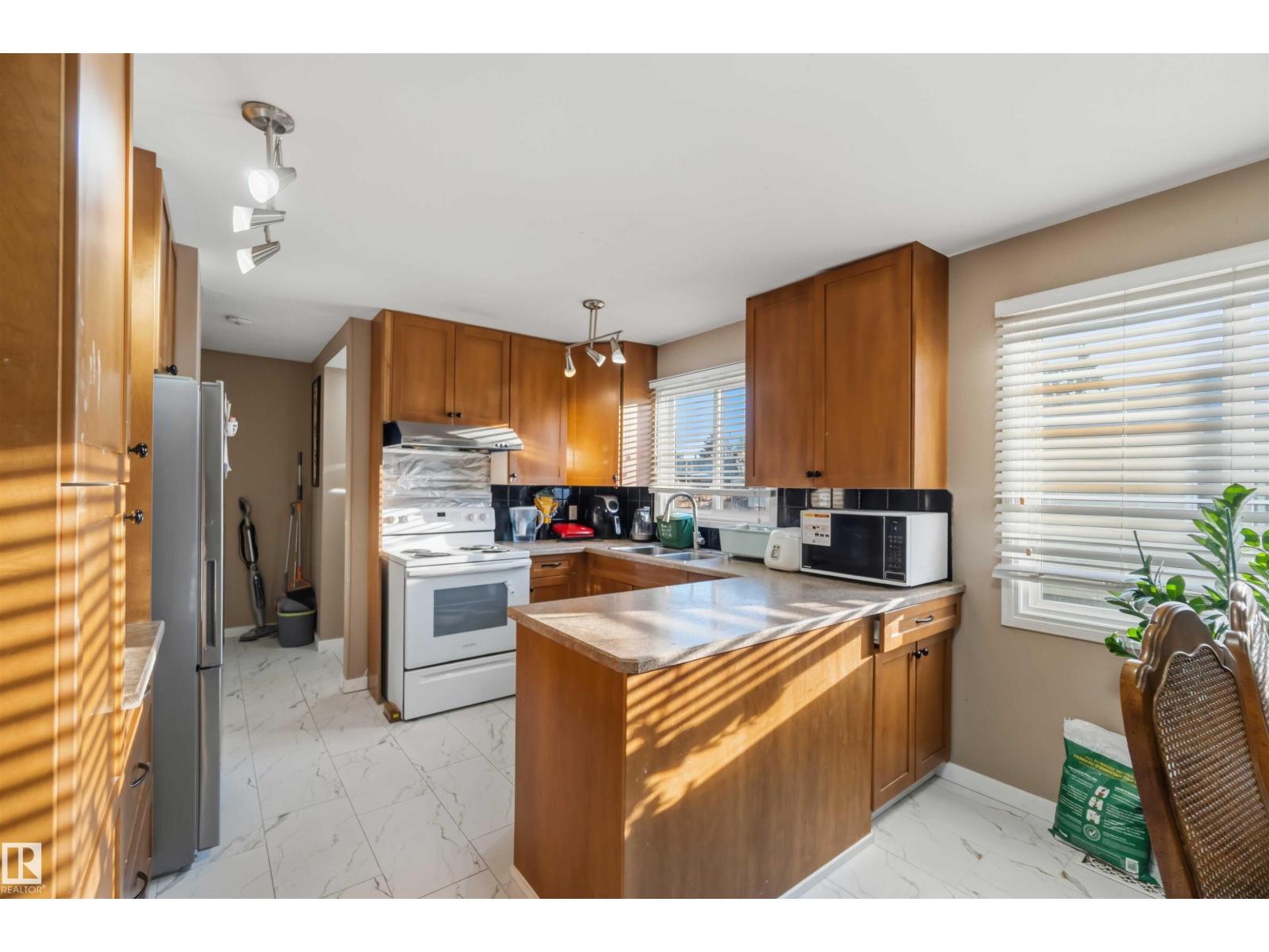 7703 176 ST NW, Edmonton — photo 3