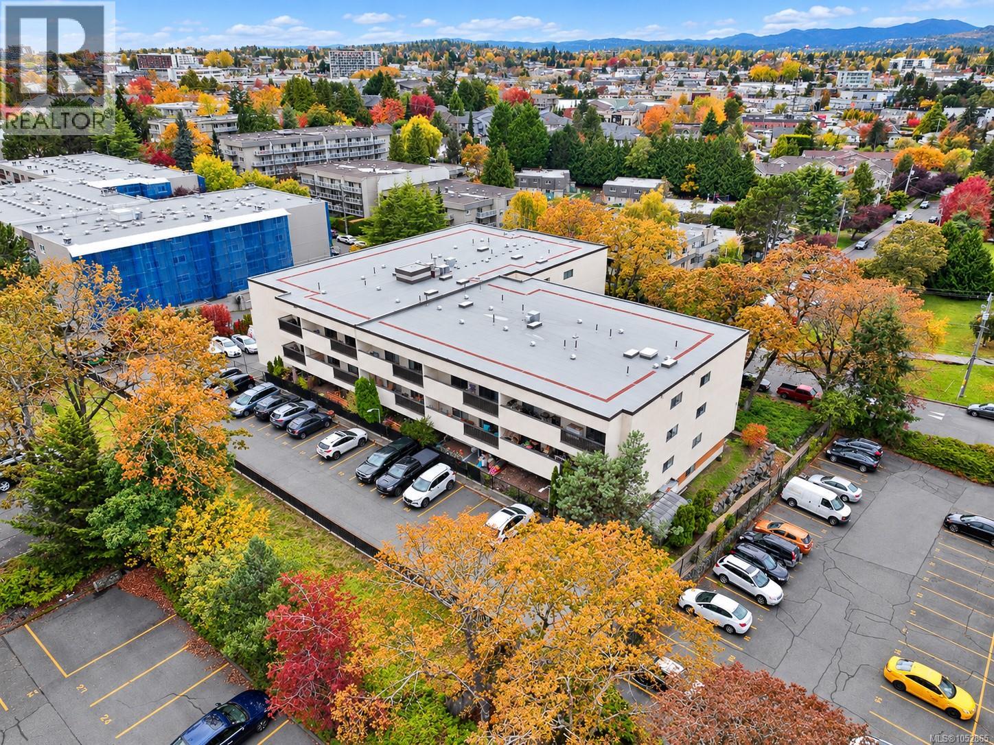 411 3277 Glasgow Avenue, Saanich