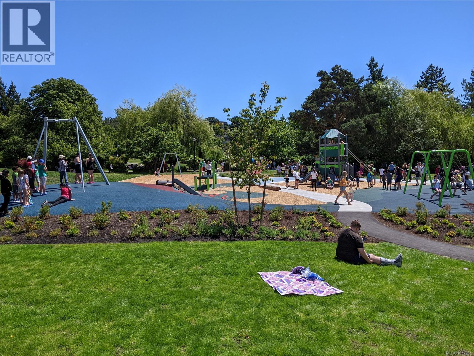 411 3277 Glasgow Avenue, Saanich