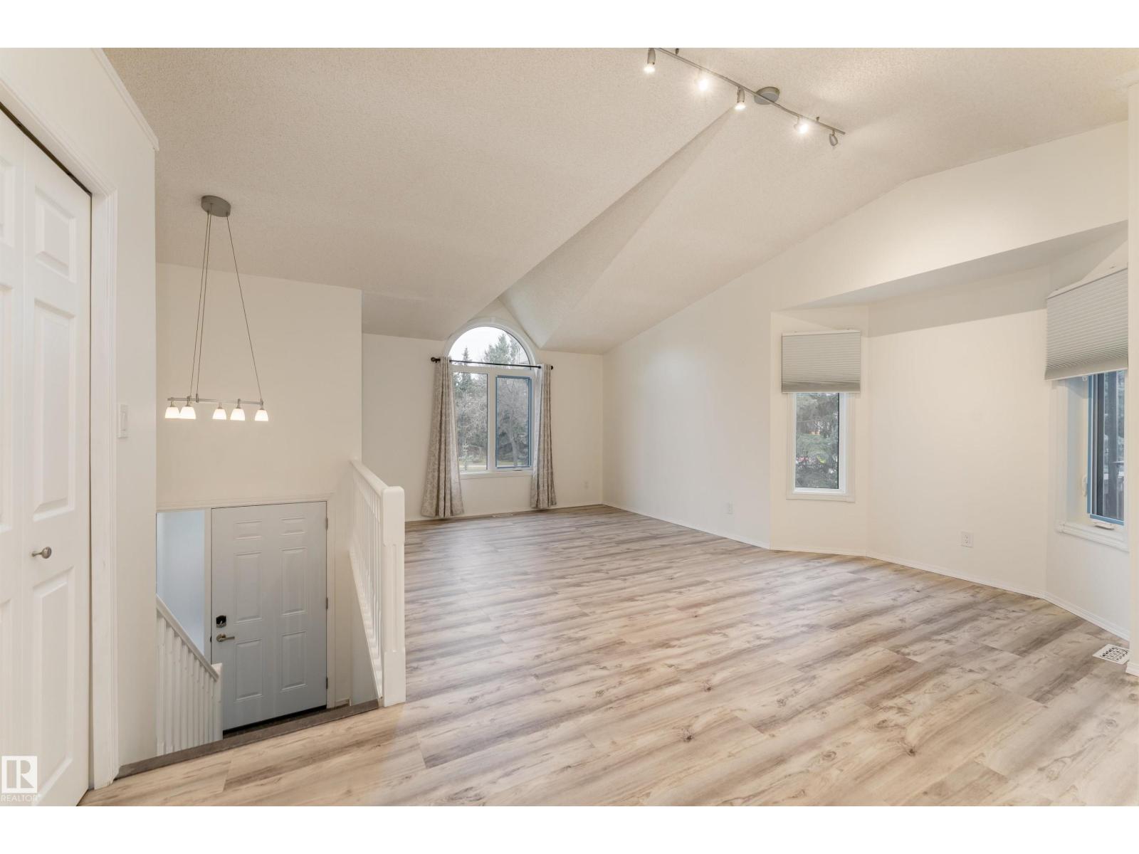 Property photograph 7 for MLS E4514694