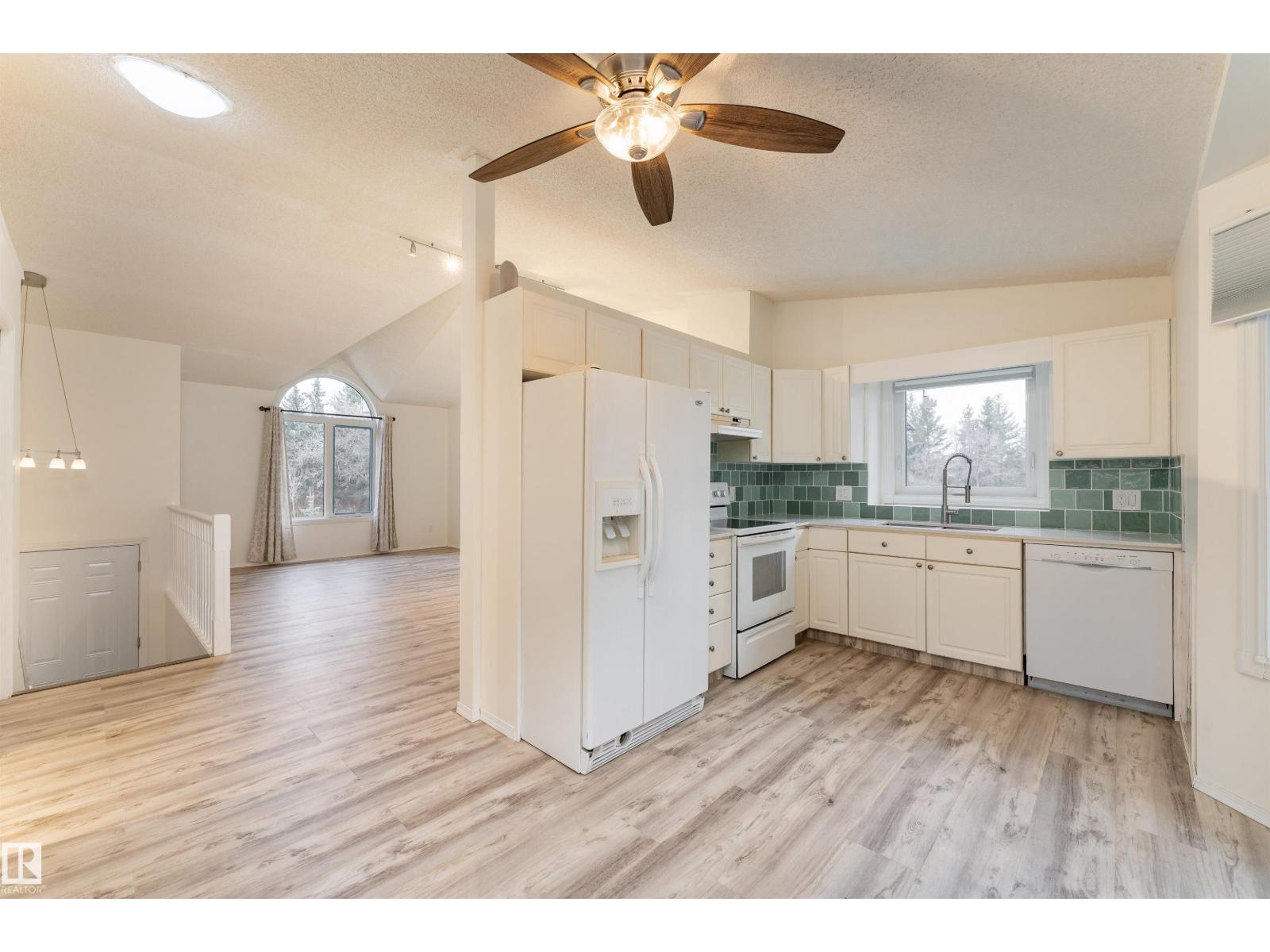 Property photograph 12 for MLS E4514694