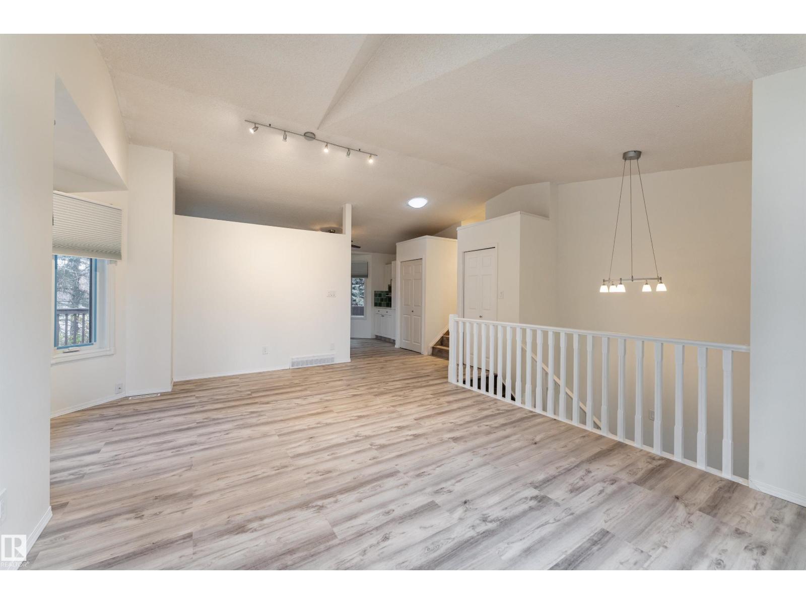 Property photograph 8 for MLS E4514694