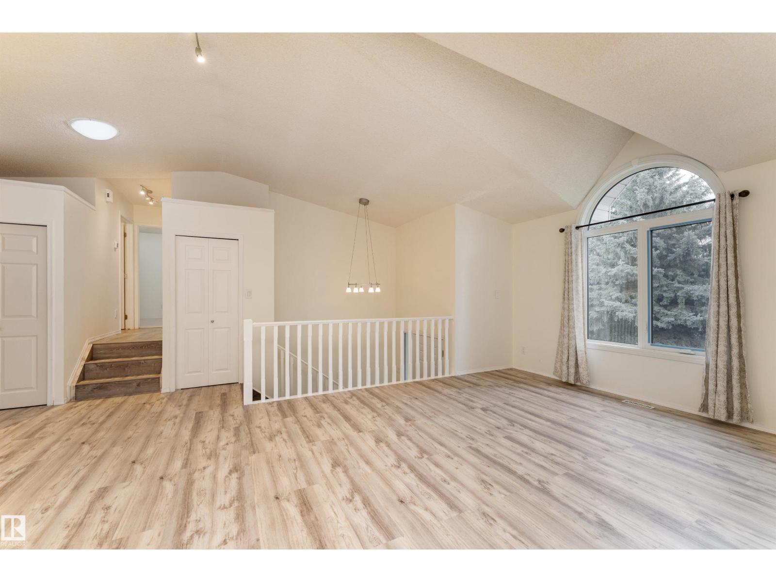 Property photograph 10 for MLS E4514694