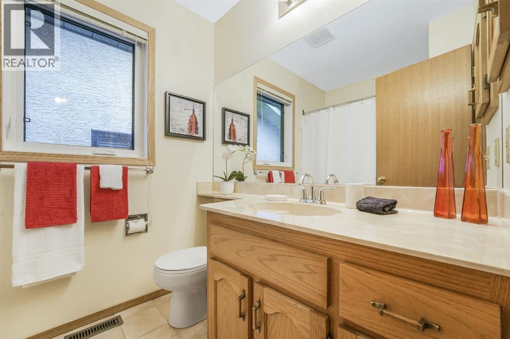 61 Shannon Crescent SW, Calgary — photo 32