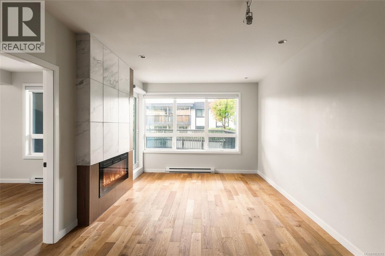207 1018 Pentrelew Place, Victoria