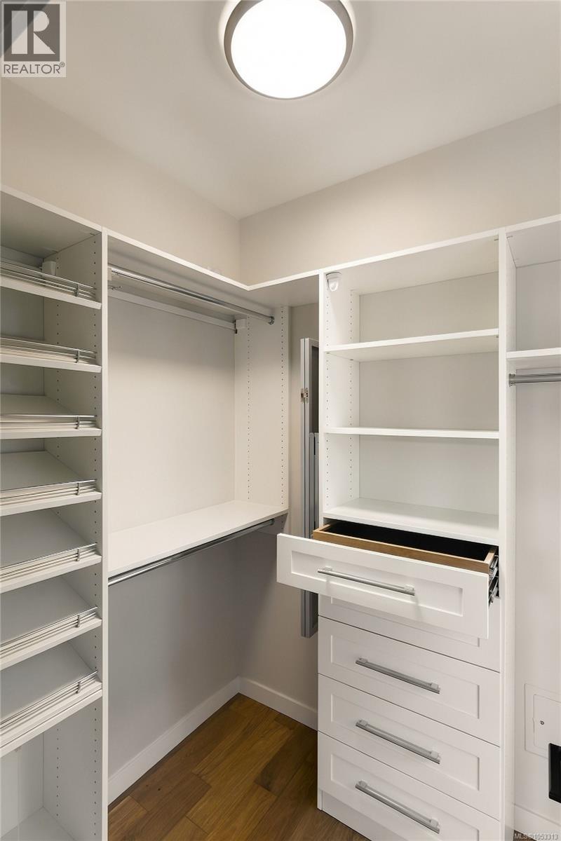 207 1018 Pentrelew Place, Victoria