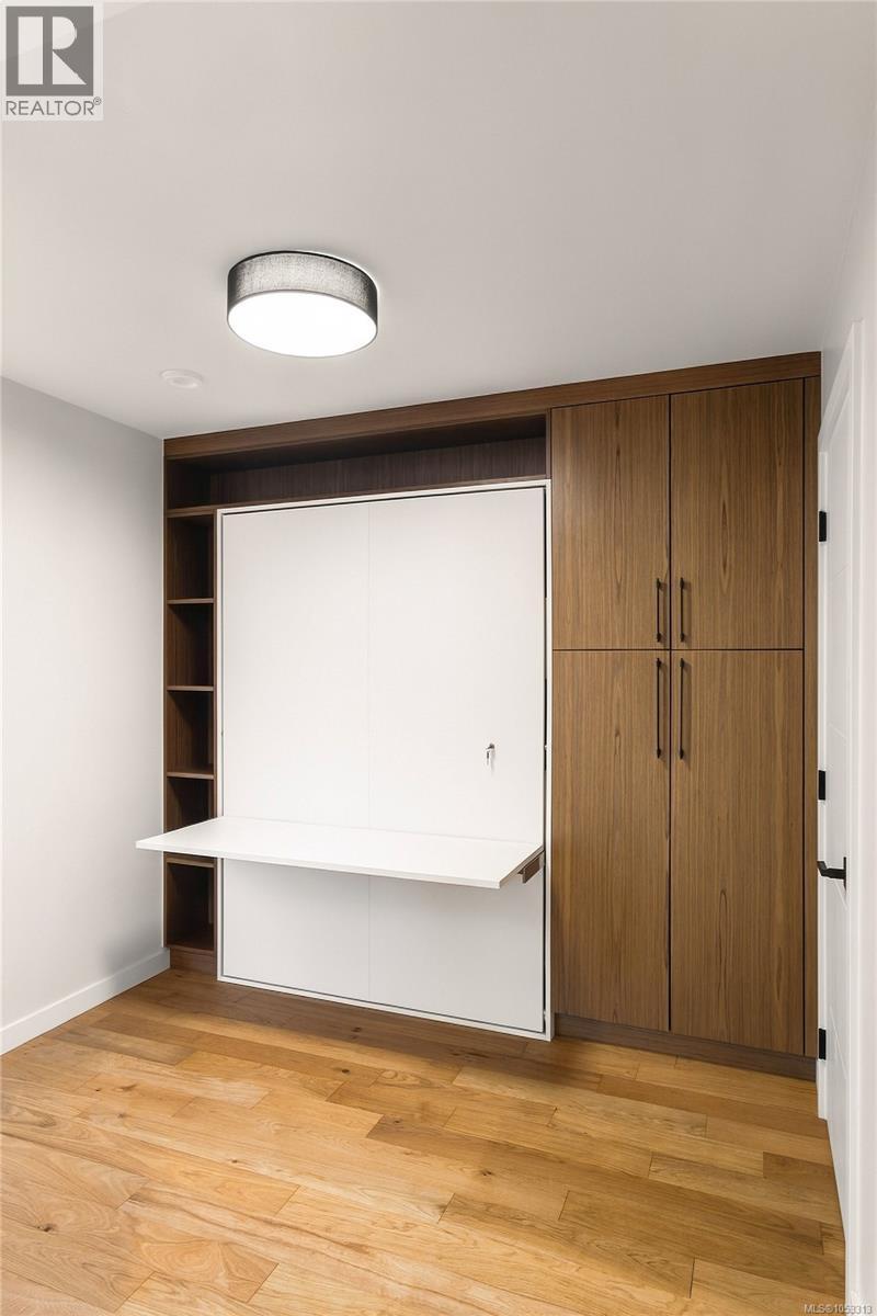 207 1018 Pentrelew Place, Victoria