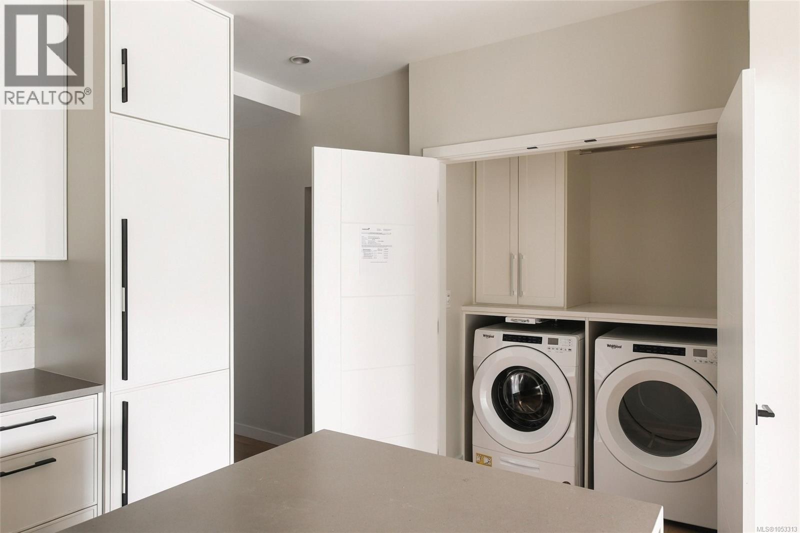 207 1018 Pentrelew Place, Victoria