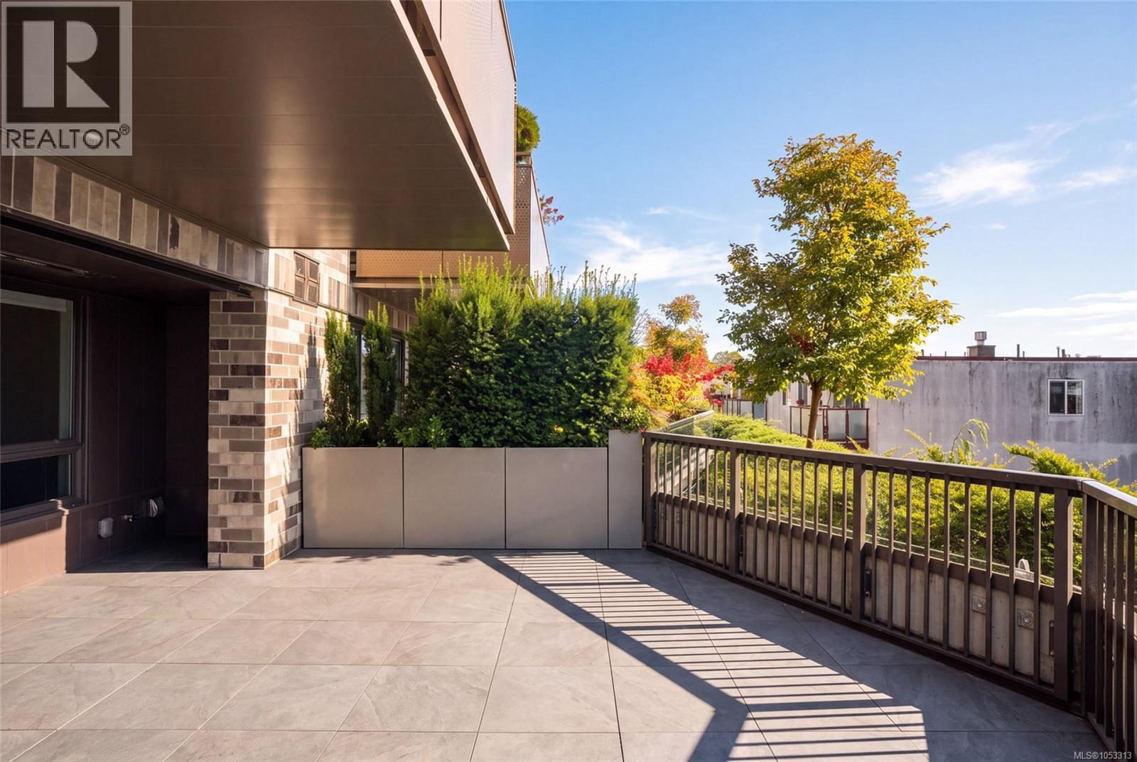 207 1018 Pentrelew Place, Victoria