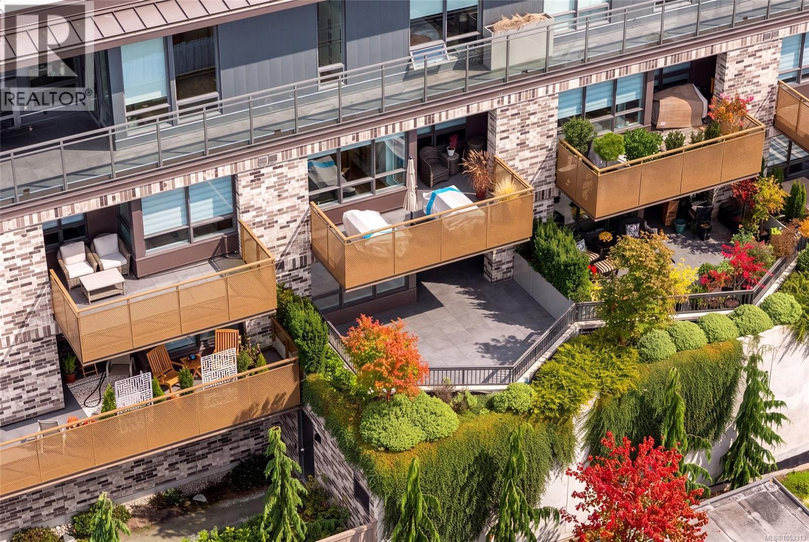 207 1018 Pentrelew Place, Victoria