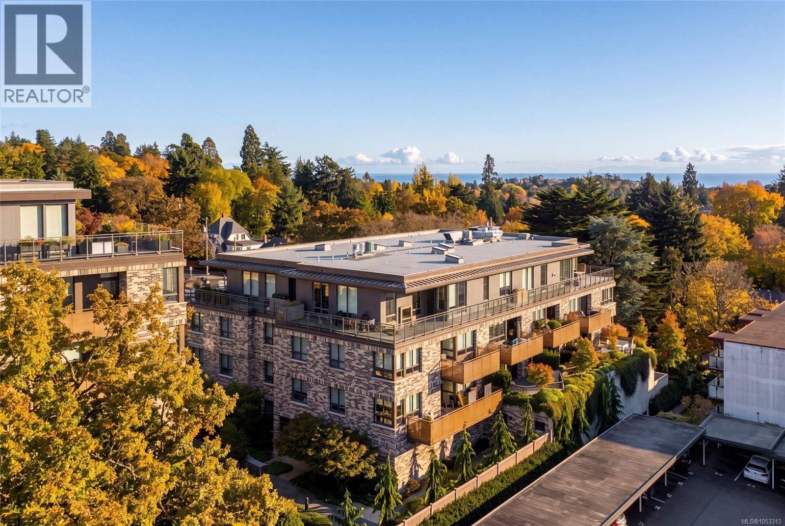 207 1018 Pentrelew Place, Victoria