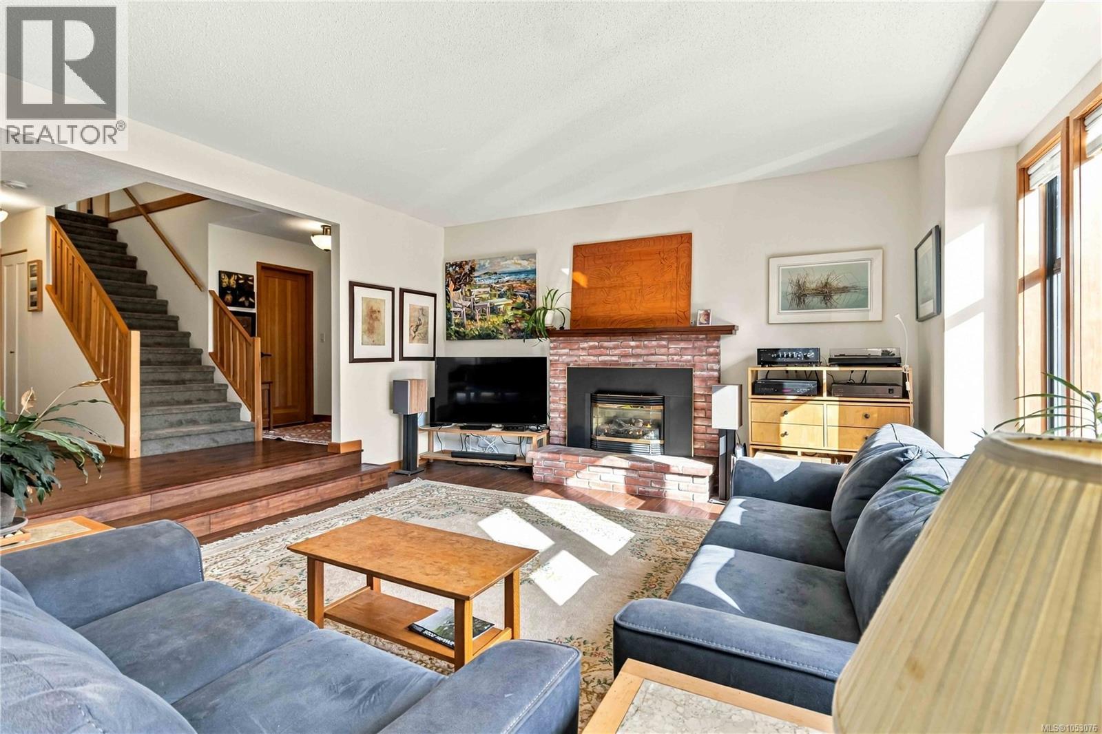 3818 Beachview Place, Saanich