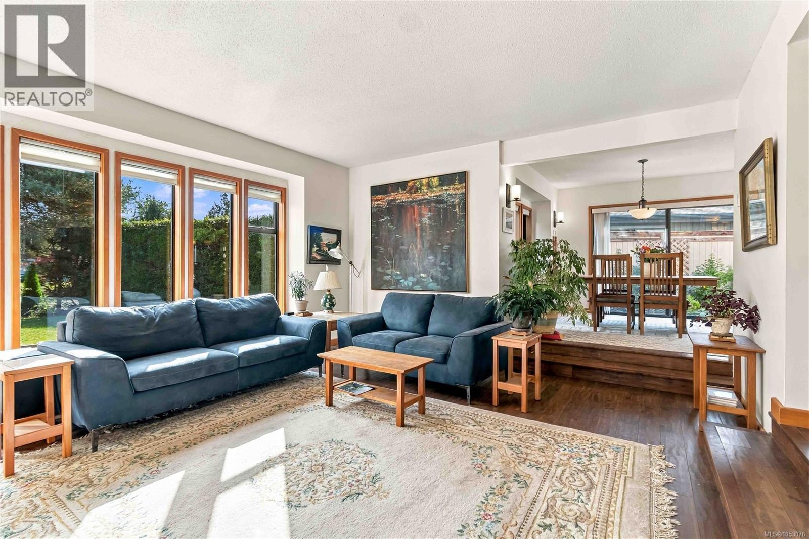  3818 Beachview Place, Saanich