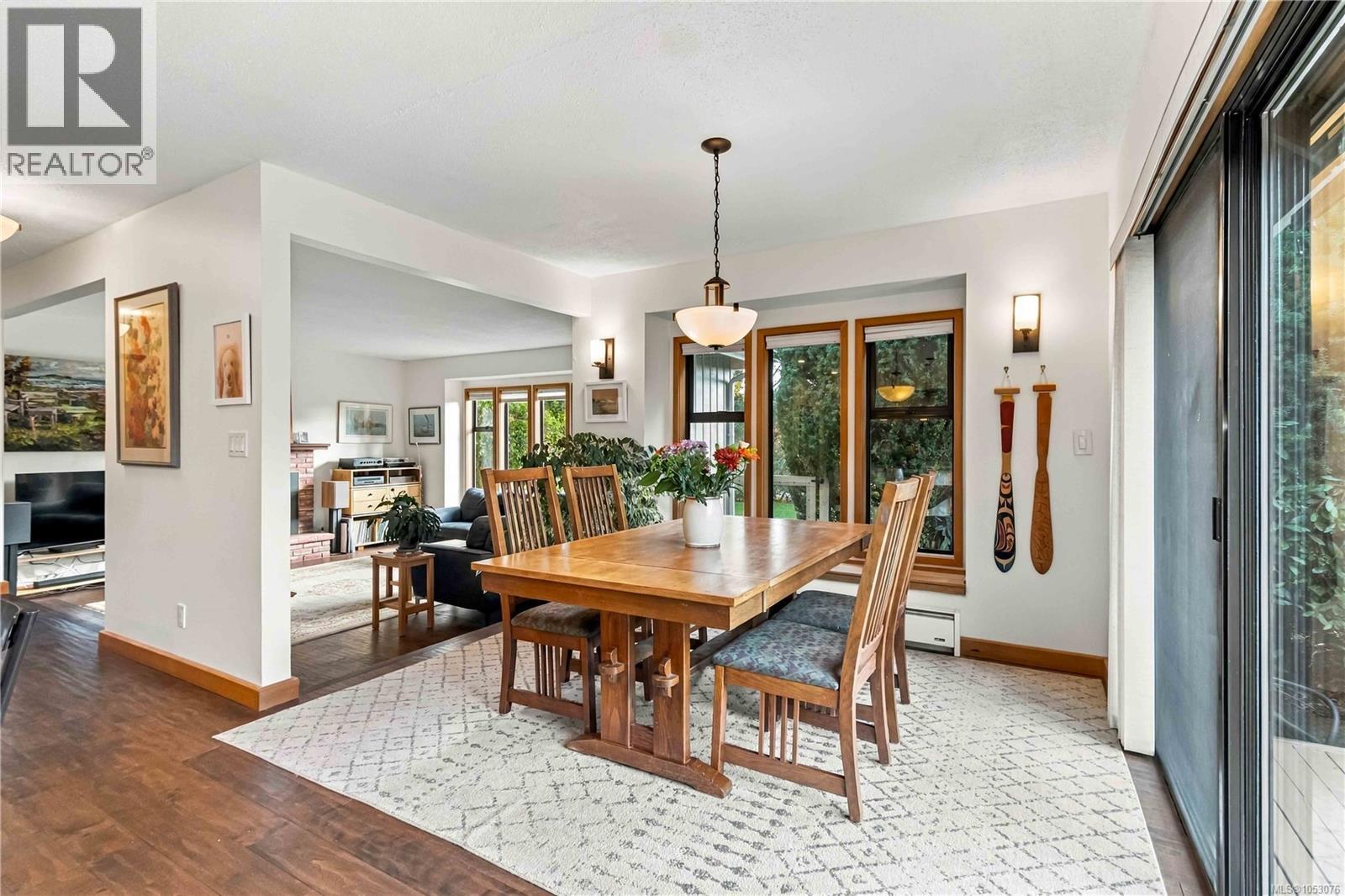  3818 Beachview Place, Saanich