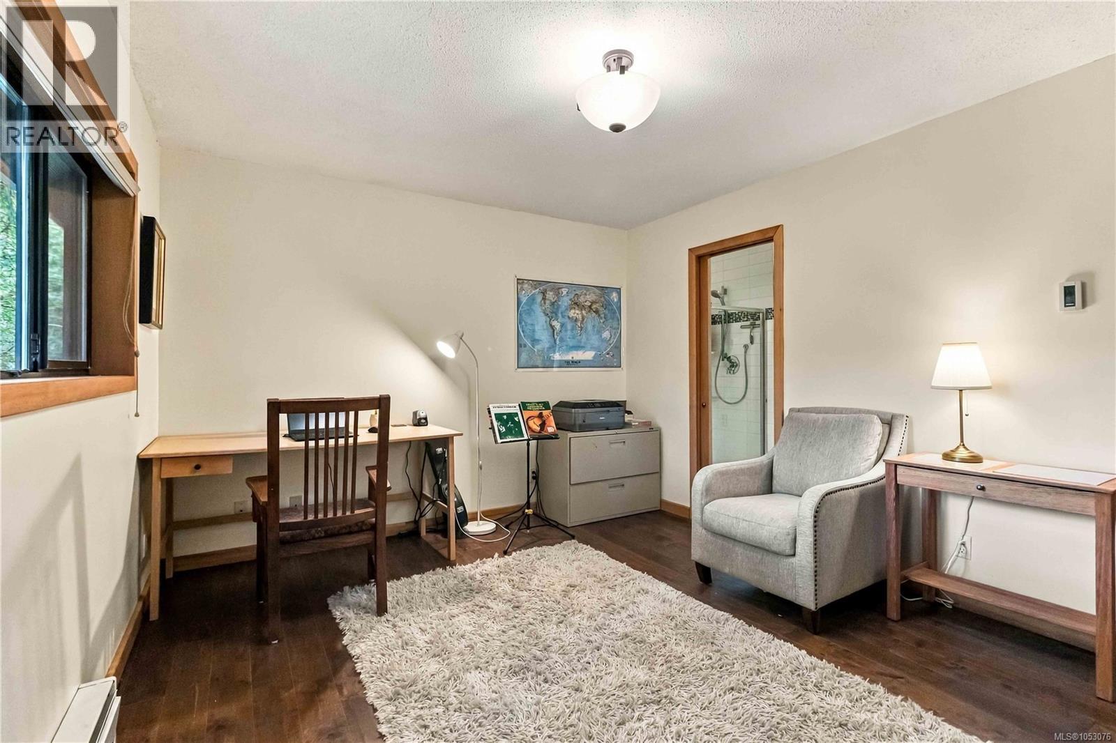  3818 Beachview Place, Saanich